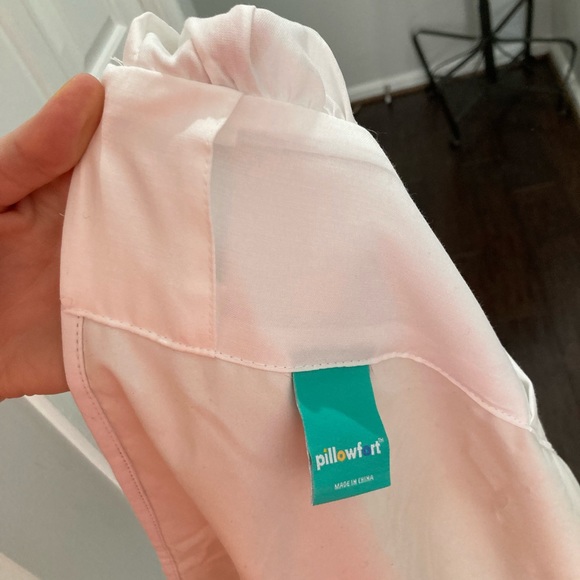 Pillowfort ruffled curtains 40x90 appx. Excellent used condition, 2 panels. - Picture 2 of 2